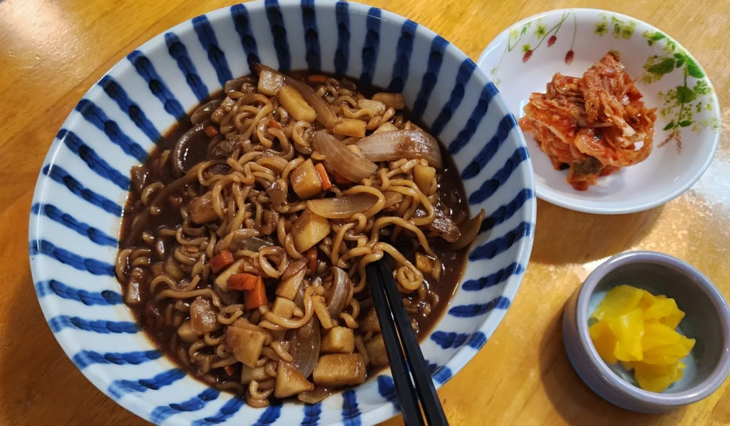 짜파게티 맛있게 끓이는 법으로 완성한 한그릇